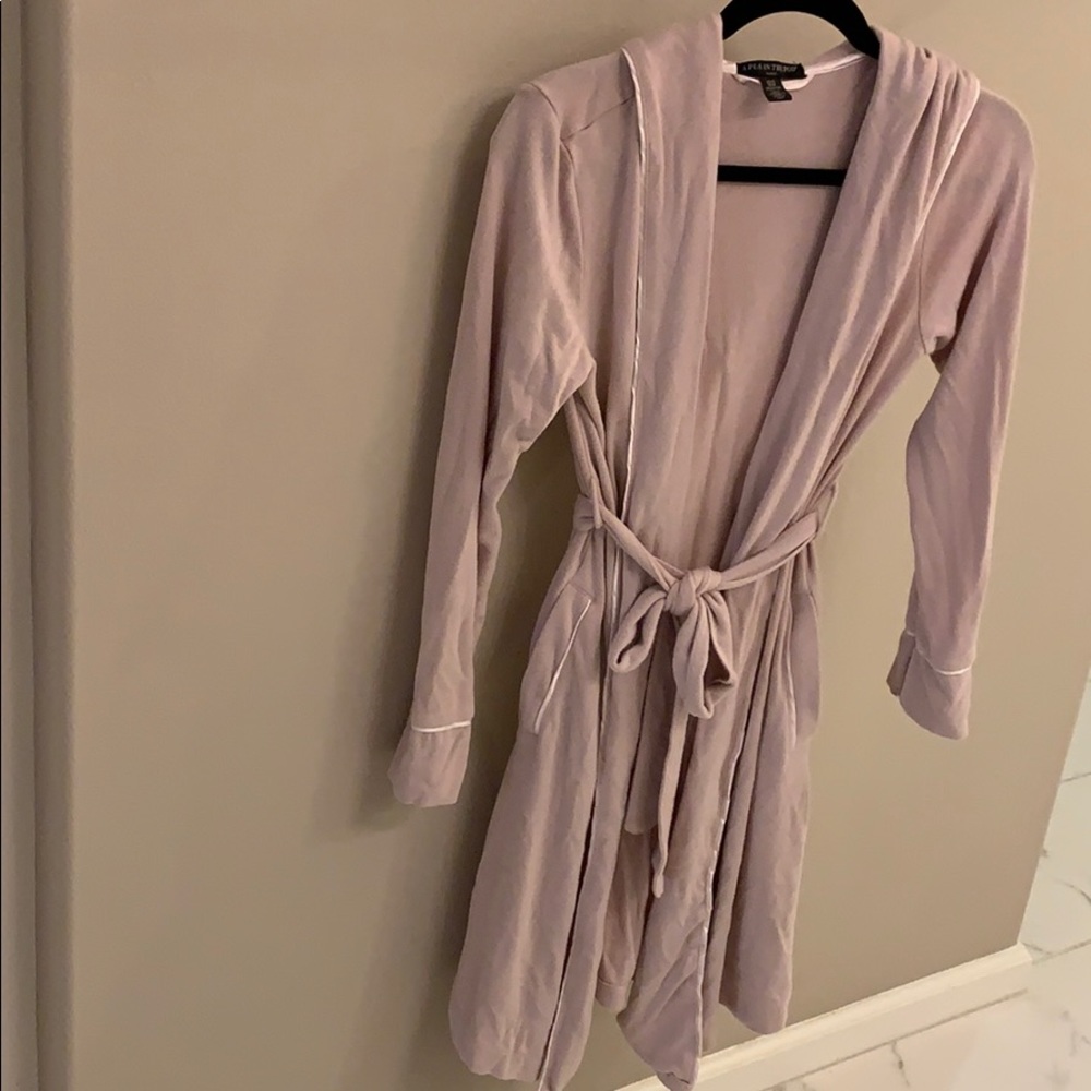 A Pea In A Pod hooded robe with pockets